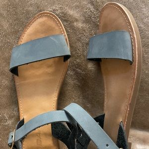 Light blue straps, tan shoe, sandals.
